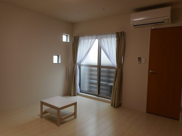 【居間・リビング】 | クレイノウィル大和 | 窓側