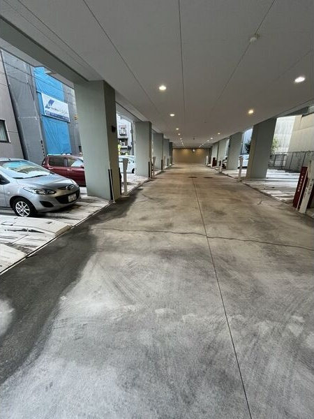 インプルーブ金山の駐車場