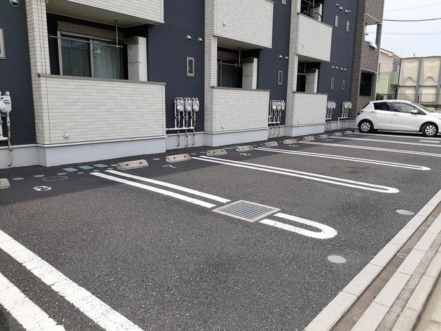 ローランド　ガーデン　Ⅰの駐車場|カースペースがあります