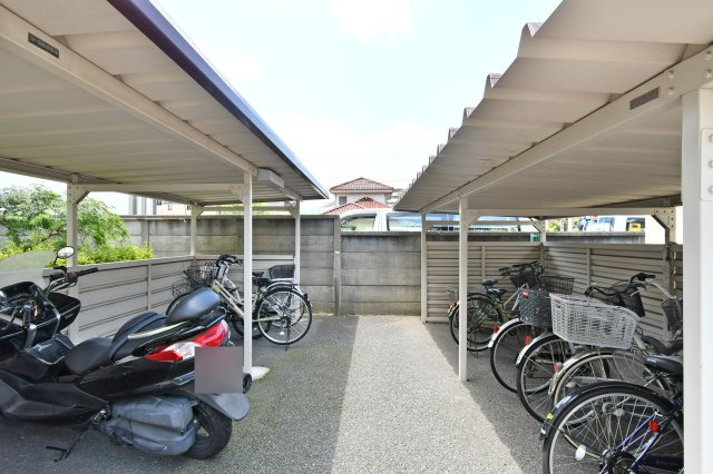 浦和辻第２住宅の駐輪場|『物件を今日見てみたい』といった当日のご案内、同条件などの物件、他社様掲載物件もご紹介可能！一日でまとめて内覧したい方、ぜひ当社までお問い合わせ下さい。スタッフ一同皆様のご連絡お待ちしております！