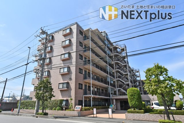 モナークプラザ西浦和秋ヶ瀬公園の駐車場|※空き状況は当社まで都度ご確認くださいませ。当社は妊娠中の方やお子様を抱っこしながらでも座りやすいよう、広く開放的な商談スペースとなっております。住宅ローンアドバイザーも在籍しております。