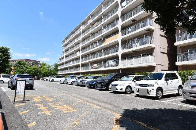 日商岩井北浦和マンションＢ棟の駐車場|※空き状況は当社まで都度ご確認くださいませ。■お客様との会話を大切にし、一人ひとりにあった資金計画やプランをご提案致します。心配な事、疑問に思う事など、遠慮せずに何でもお話下さい。