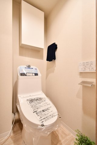 日商岩井北浦和マンションＢ棟のトイレ|水回り交換済、清潔感を保ちやすいトイレ空間。温水洗浄便座付き、毎日使う場所だからこそ快適性をしっかり確保。写真で暮らしを想像し、ご家族で内覧し収納・採光・動線・設備の使い勝手を確認ください。