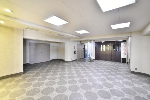 日商岩井北浦和マンションＢ棟のエントランス|■気になる物件は、お客様ご自身の目でお確かめ頂けます。
内覧希望は、０１２０－６５５－６２０（通話無料）にお気軽にご連絡下さいませ。