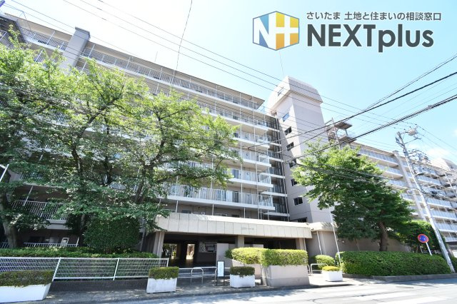 日商岩井北浦和マンションＢ棟の外観|駐車場もご用意しておりますので、お車でご来店の方も安心してお越し頂けます。「今から物件を見たい」なども大歓迎！周辺環境・住みやすさetc.　ご家族の未来まで考え、ご提案させていただきます。