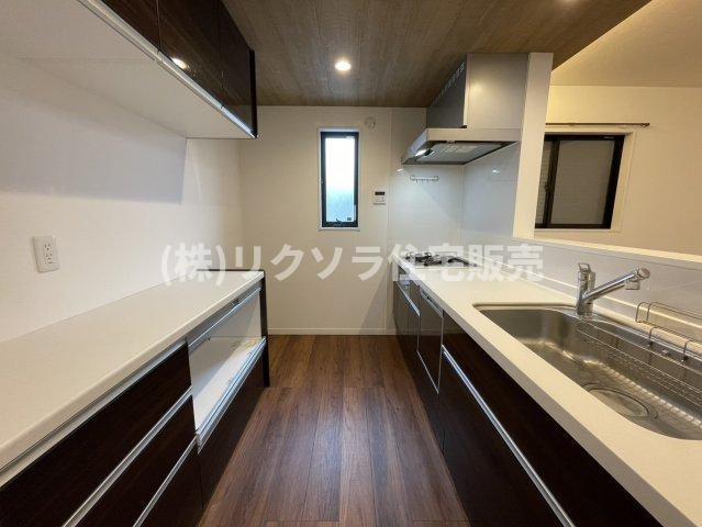 緑町　中古一戸建てのキッチン|LDK16.9帖
■物件内覧・資金計画相談・住宅ローン相談、リフォーム相談、お問合せ受付中■
※当日・翌日のご内覧、ご相談はお電話でのお問合せがスムーズです！