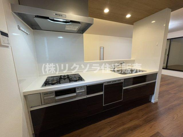 緑町　中古一戸建てのキッチン|■物件内覧・資金計画相談・住宅ローン相談、リフォーム相談、お問合せ受付中■
※当日・翌日のご内覧、ご相談はお電話でのお問合せがスムーズです！