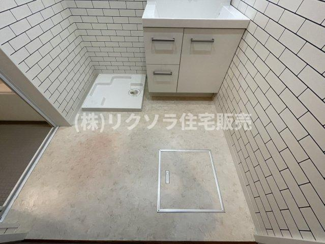 緑町　中古一戸建ての脱衣所|床下収納付き
■物件内覧・資金計画相談・住宅ローン相談、リフォーム相談、お問合せ受付中■
※当日・翌日のご内覧、ご相談はお電話でのお問合せがスムーズです！