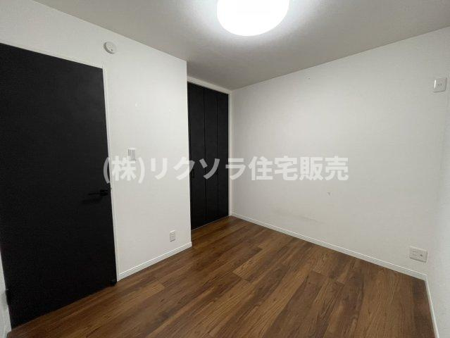 緑町　中古一戸建ての洋室|洋室4.5帖
■物件内覧・資金計画相談・住宅ローン相談、リフォーム相談、お問合せ受付中■
※当日・翌日のご内覧、ご相談はお電話でのお問合せがスムーズです！