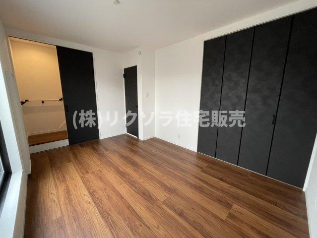 緑町　中古一戸建ての子供部屋|洋室6.8帖
■物件内覧・資金計画相談・住宅ローン相談、リフォーム相談、お問合せ受付中■
※当日・翌日のご内覧、ご相談はお電話でのお問合せがスムーズです！
