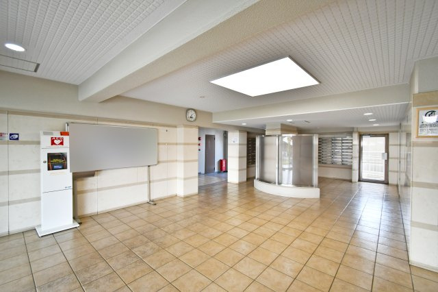 第壱春日部サンハイツのエントランス|■一人ひとりにあった資金計画やプランをご提案致します。「家を買って終わり」ではなく、「買ってからがスタート」と考え、ご提案します。ローンのご相談は私たちにお任せ下さい。