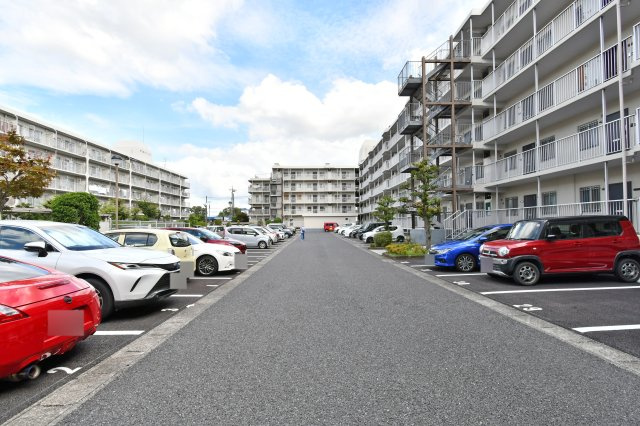 第壱春日部サンハイツの駐車場|※空き状況は当社まで都度ご確認くださいませ■『物件を今日見てみたい』など、当日のご案内も可能です。 どうぞお気軽にお電話下さい。近隣・同条件などの物件もまとめてご紹介も可能です。