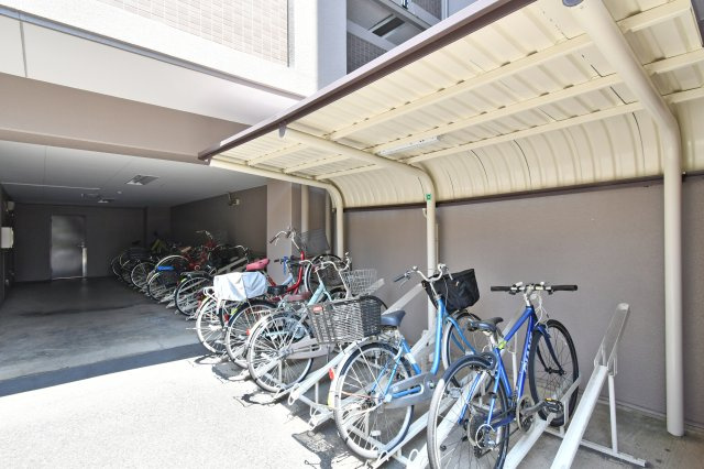 アメニクス川口の駐輪場|※空き状況は当社まで都度ご確認くださいませ■『物件を今日見てみたい』など、当日のご案内も可能です。 どうぞお気軽にお電話下さい。近隣・同条件などの物件もまとめてご紹介も可能です。