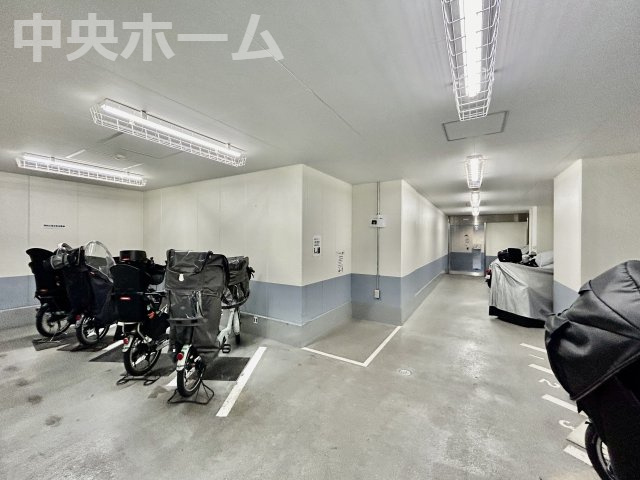 ルネッサンスタワー上野池之端の駐輪場|【自転車置き場】最新の空き状況や費用などの詳細は担当スタッフまでお問い合わせください。