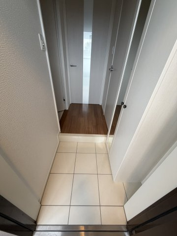 アレーヌコート新瑞橋の玄関
