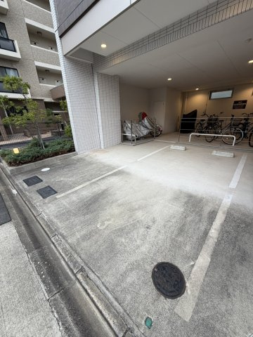 アレーヌコート新瑞橋の駐車場