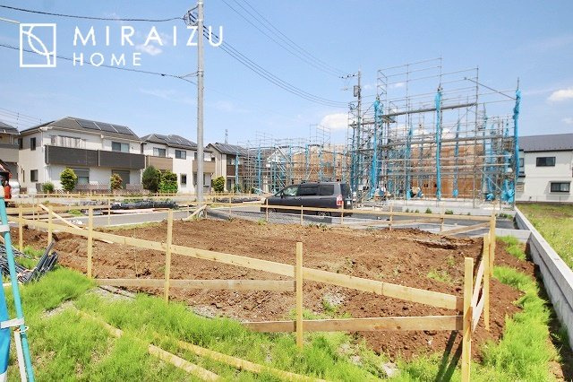 【前面道路含む現地写真】 | 陽の光をたっぷりと浴びながら気持ち良く生活が出来ます。夢のマイホーム、夢ではなく実現出来ます！見学・ご相談等、お気軽にご連絡下さい。