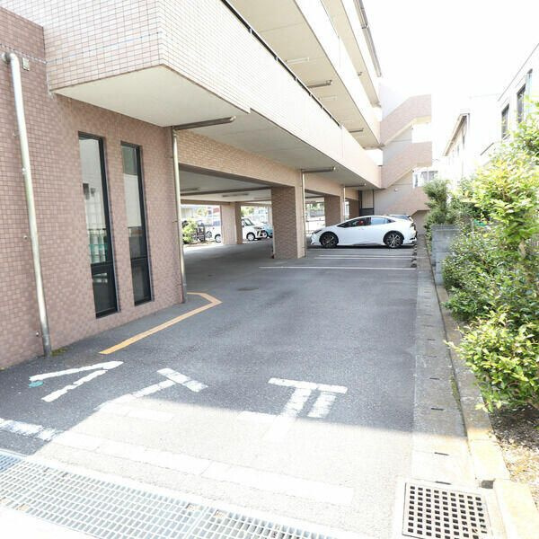 ケンハウス・秦野駅南口マンションの駐車場
