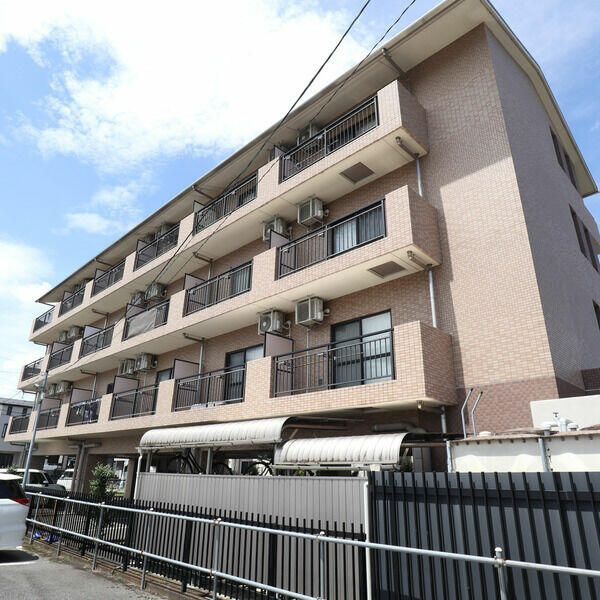 ケンハウス・秦野駅南口マンションの外観