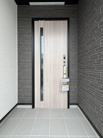 【玄関】 | 内覧の際には新生活をイメージしながら隅々までご覧くださいね◎