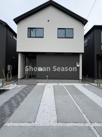【現地画像あり】平塚市御殿15期　全5棟　3号棟の外観|広々としたカースペースが魅力的☆
完成済みにつき、いつでも内覧可能です！