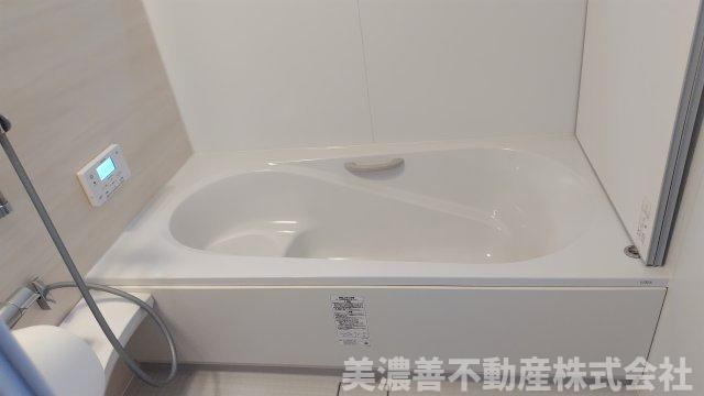 ６７０３４　瑞穂市稲里中古戸建ての浴室