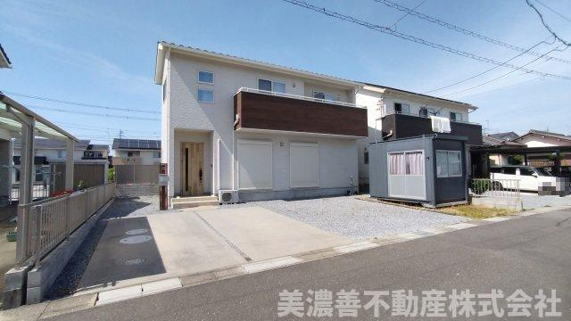 ６７０３４　瑞穂市稲里中古戸建て