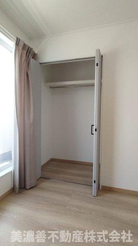 ６７０３４　瑞穂市稲里中古戸建ての収納