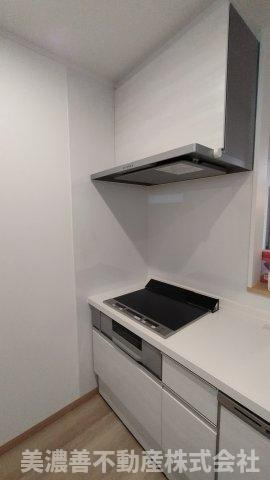 ６７０３４　瑞穂市稲里中古戸建てのキッチン