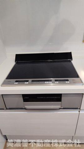 ６７０３４　瑞穂市稲里中古戸建てのキッチン