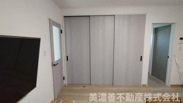 ６７０３４　瑞穂市稲里中古戸建ての収納