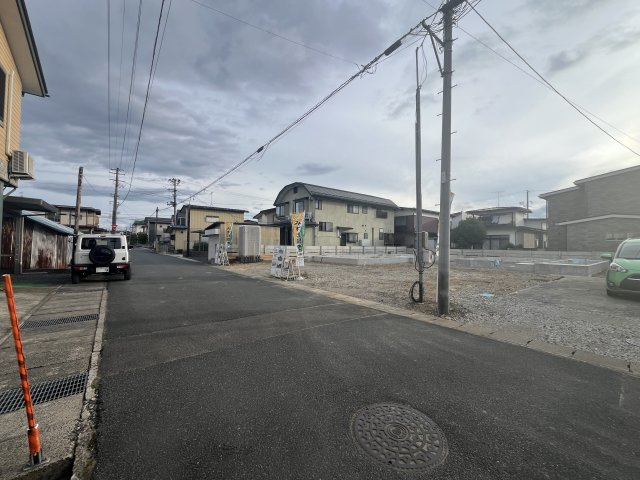 山形県山形市西田4-2-25北棟　【9/20-9/21オープンハウス開催！】の前面道路含む現地写真|幅員 約6.5m 公道