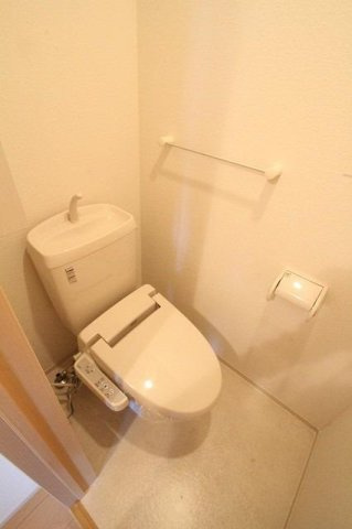 メゾンセレナーデＢのトイレ