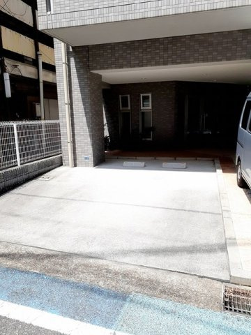 エトワール衣掛の駐車場