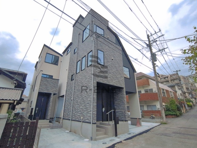 【外観】 | 西東京市南町４丁目　新築戸建て　２号棟 | 高いデザイン性と快適な居住性を兼ね備えた魅力的な住まいです
