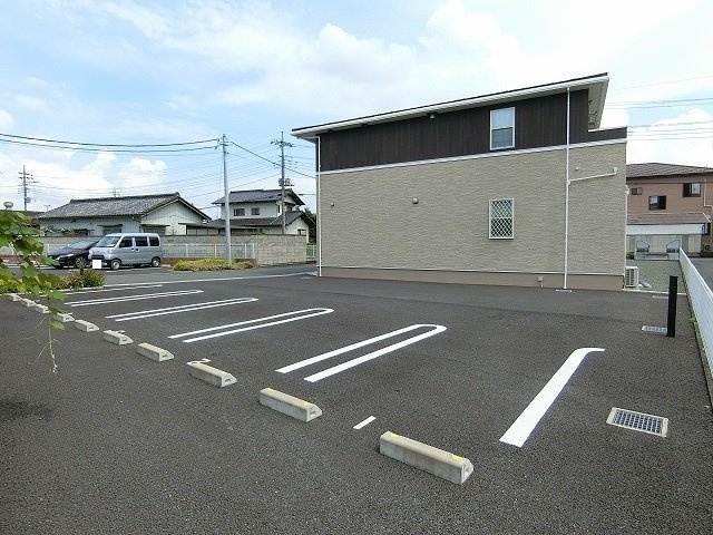 アルカンシェルの駐車場