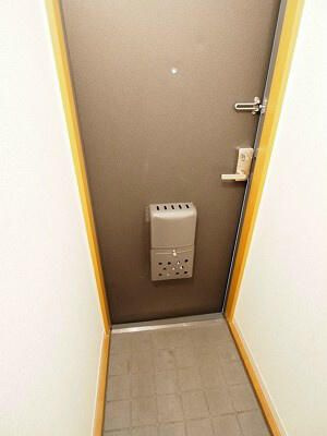 ジュネス香和Ａ棟の玄関