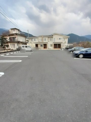 フレミール　ヴァン　Ｄの駐車場
