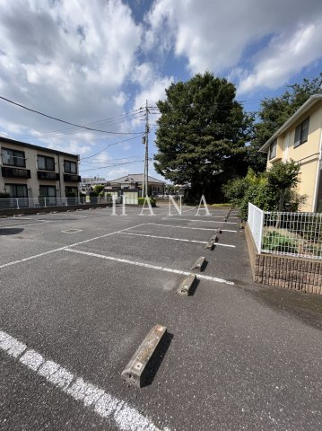 レオパレスmomoの駐車場