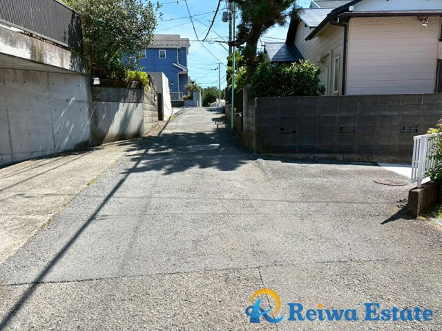 中古戸建　茅ヶ崎市南湖6丁目の前面道路含む現地写真