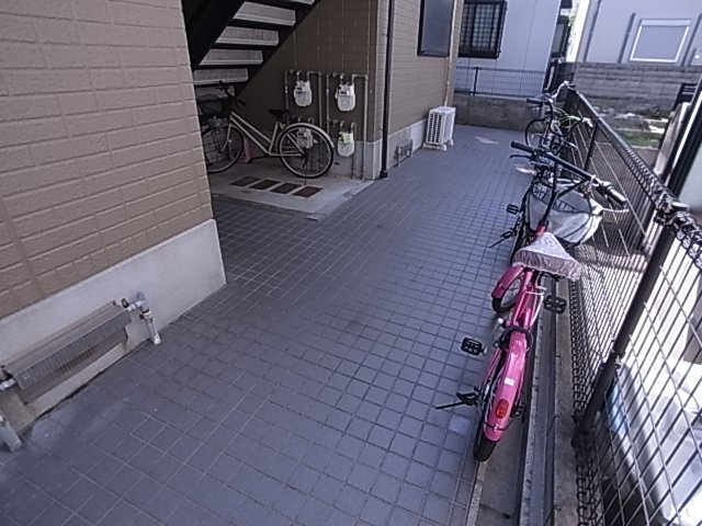 神戸市須磨区大黒町５丁目のアパートのエントランス