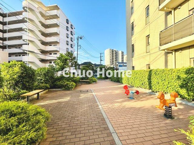 シティウィンズブライトゲートの中庭|敷地内には緑が多く住環境良好です