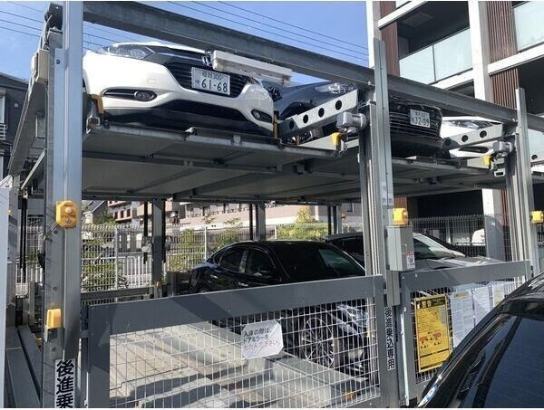 リーガランド塚口の駐車場