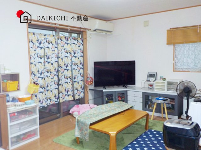 【居間・リビング】 | 白岡市新白岡8丁目　中古戸建