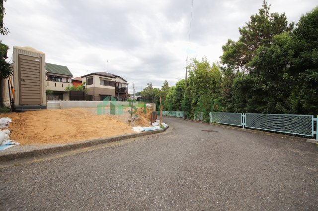 【前面道路含む現地写真】