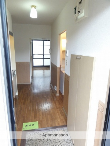 熊本市南区良町３丁目のアパートの玄関