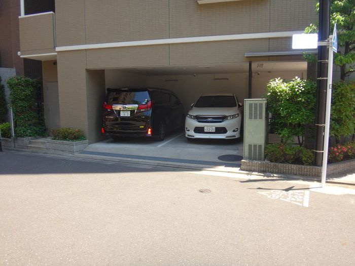 カスタリア森下の駐車場