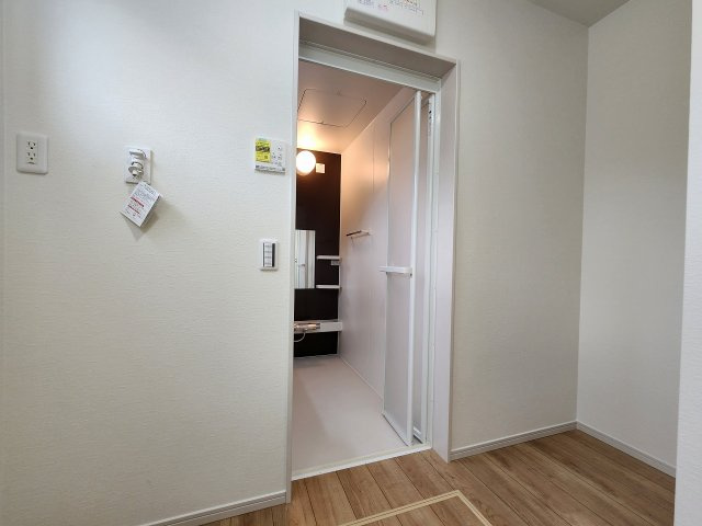 高崎市竜見町新築戸建の独立洗面台|現地撮影