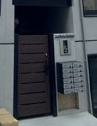 カーサムジカ北千住のエントランス