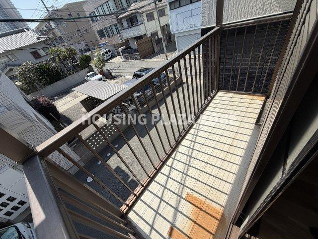 磯馴町４丁目貸家のバルコニー